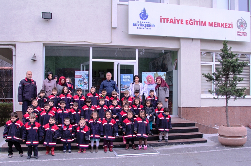Visit by little kids - News - Istanbul Fire Department