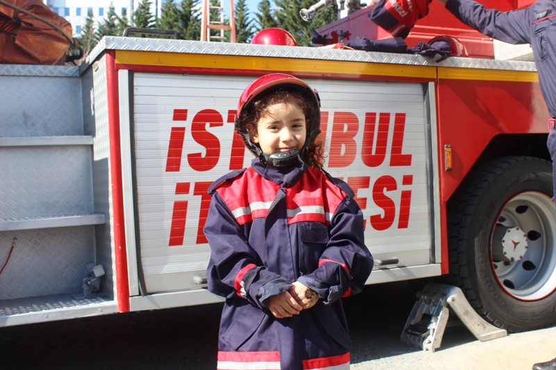 Afet bilinci erken yaşlarda öğrenme ile başlayan ve hayat boyu devam eden bir süreçtir - Haberler - İstanbul İtfaiyesi