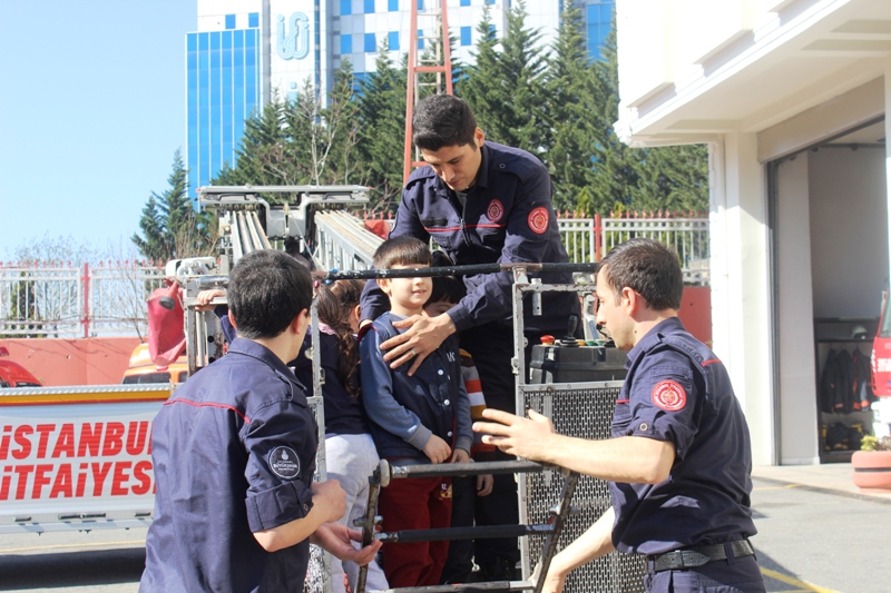 Afet bilinci erken yaşlarda öğrenme ile başlayan ve hayat boyu devam eden bir süreçtir - Haberler - İstanbul İtfaiyesi