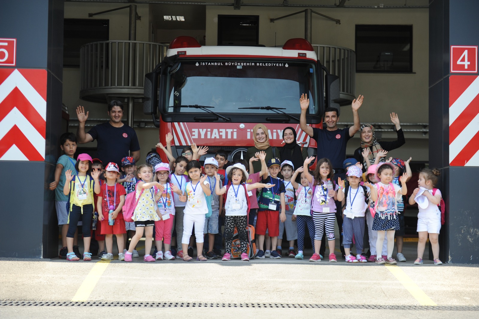 Visit by little kids - News - Istanbul Fire Department