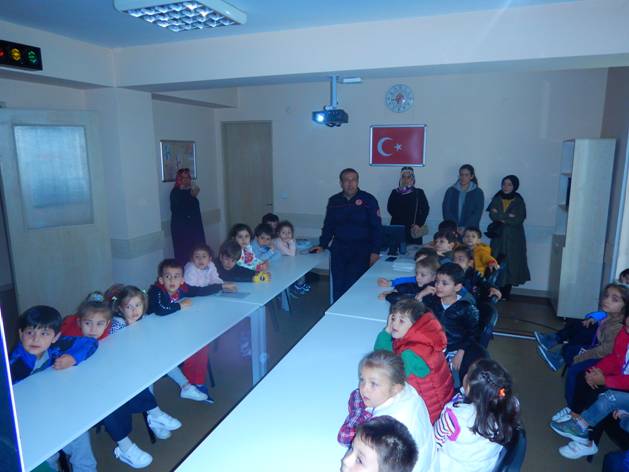 Kindergarten students visited our Beylikdüzü Fire Station - News - Istanbul Fire Department