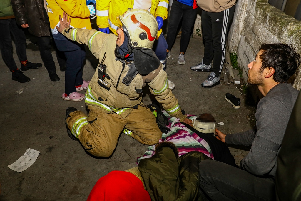 Fatihte bodrum kat yangını - Haberler - İstanbul İtfaiyesi