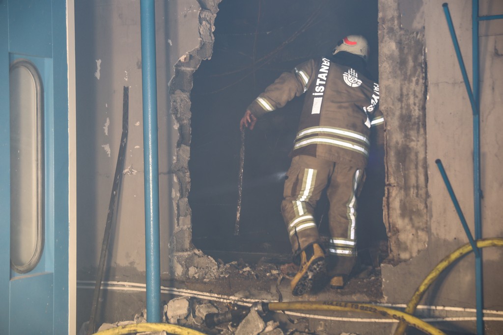 Büyükçekmecede fabrika yangını - Haberler - İstanbul İtfaiyesi
