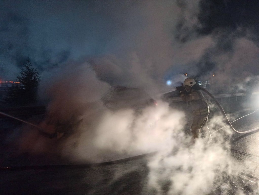 Sancaktepede araç yangını - Haberler - İstanbul İtfaiyesi