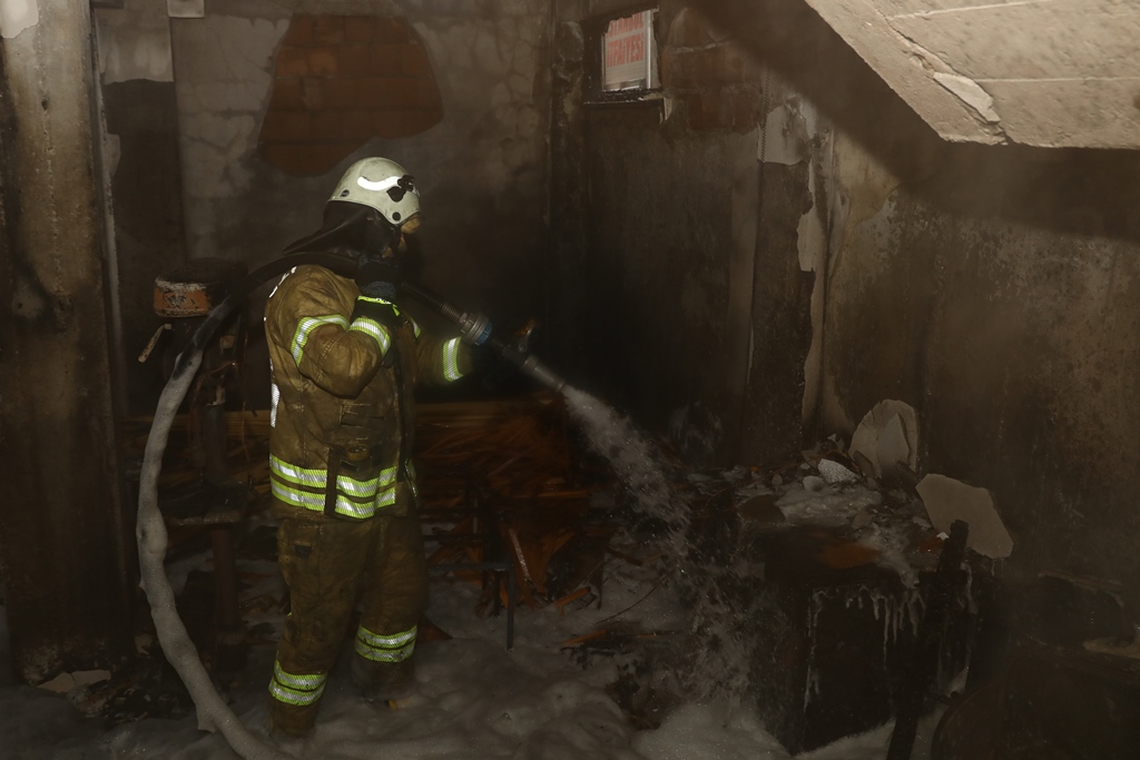 Beyoğlunda  iş yeri yangını - Haberler - İstanbul İtfaiyesi