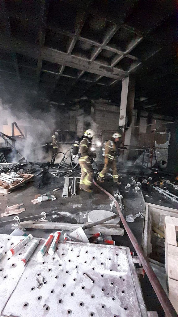 Ümraniyede iş yeri yangını - Haberler - İstanbul İtfaiyesi