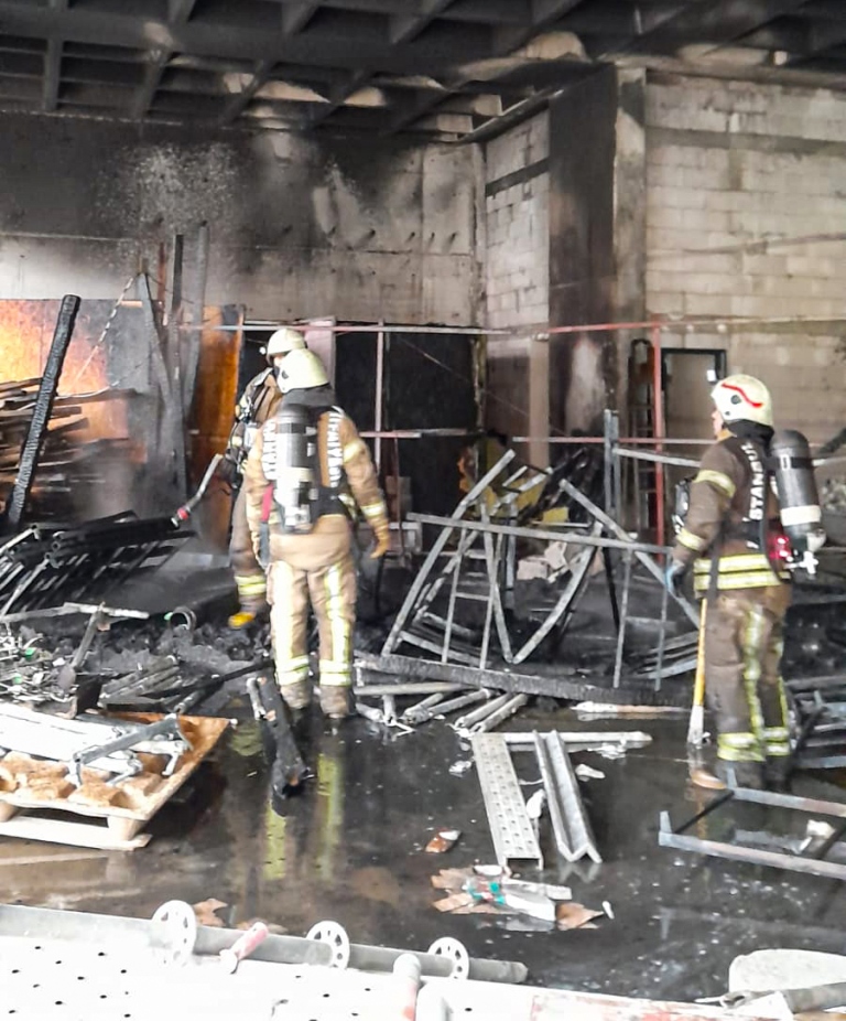 Ümraniyede iş yeri yangını - Haberler - İstanbul İtfaiyesi