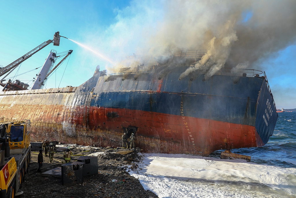 Kartalda gemi yangını - Haberler - İstanbul İtfaiyesi