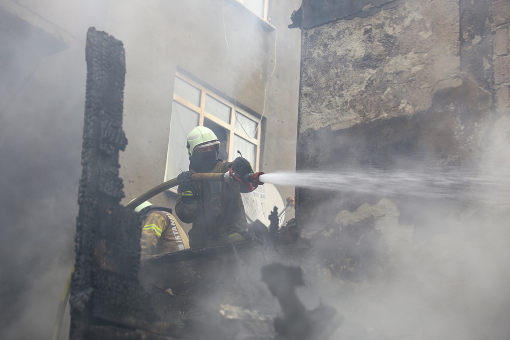 Kadıköyde gecekondu yangını - Haberler - İstanbul İtfaiyesi
