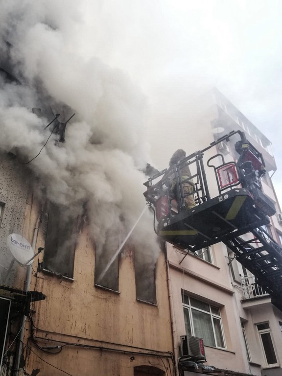 Beşiktaşta ikametgah yangını - Haberler - İstanbul İtfaiyesi