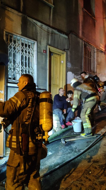 Şişlide ikametgah yangını - Haberler - İstanbul İtfaiyesi