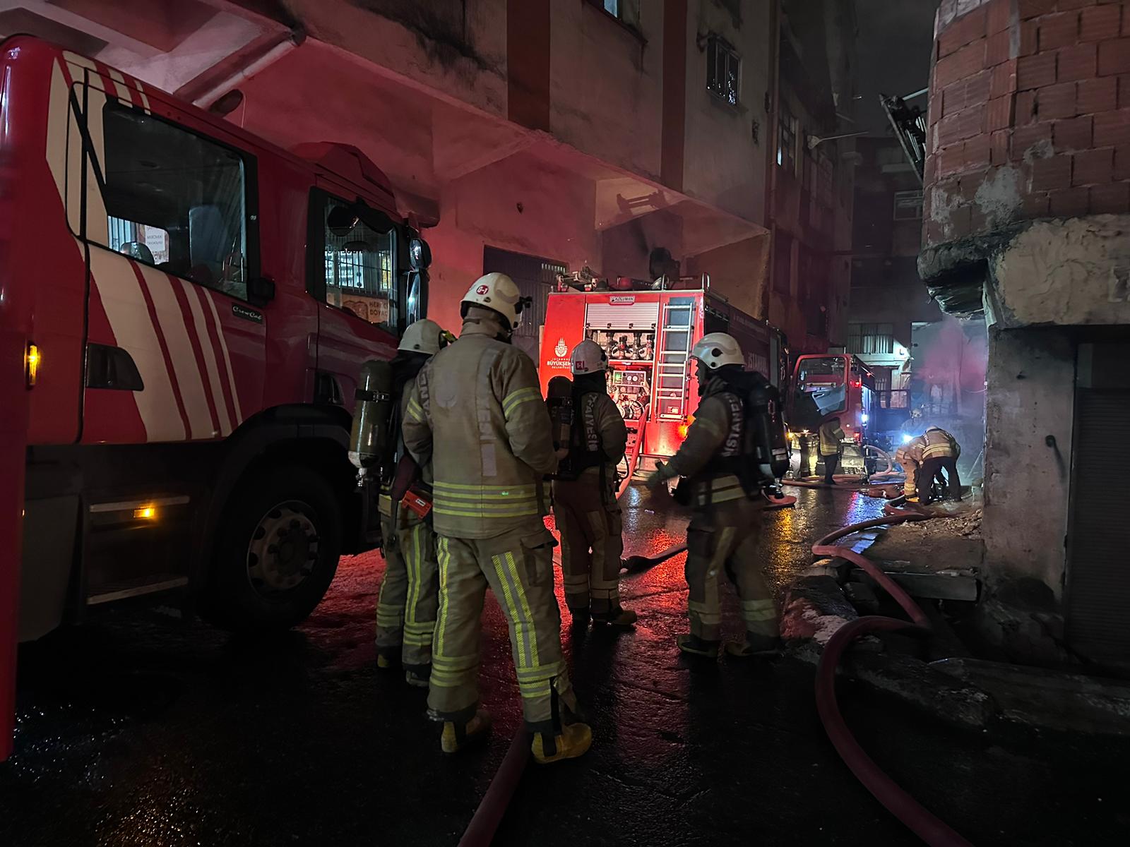 Bayrampaşada işyeri yangını - Haberler - İstanbul İtfaiyesi