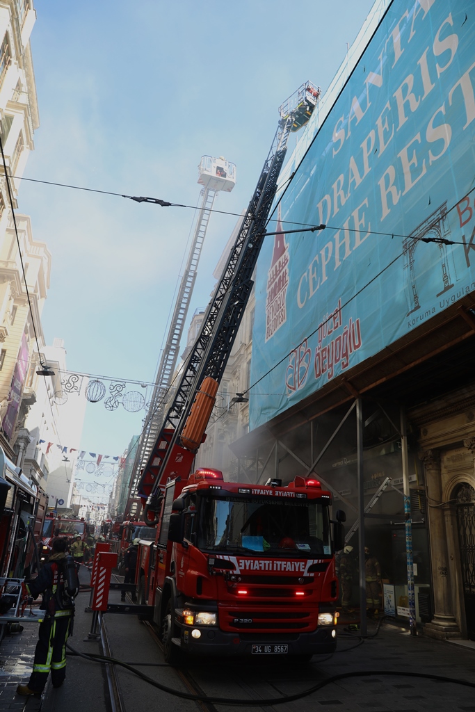 Beyoğlunda baca yangını - Haberler - İstanbul İtfaiyesi