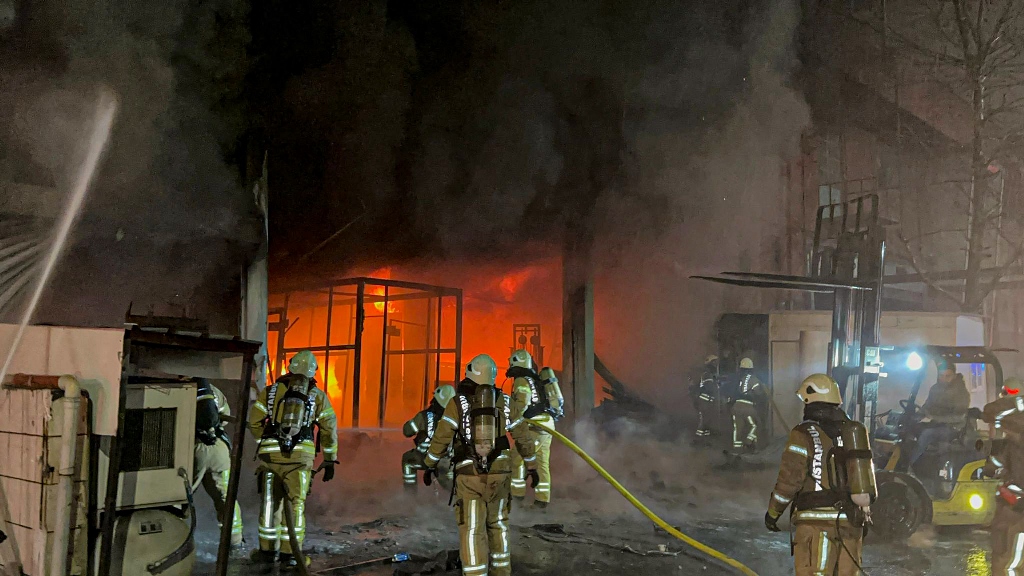 Başakşehirde iş yeri yangını - Haberler - İstanbul İtfaiyesi
