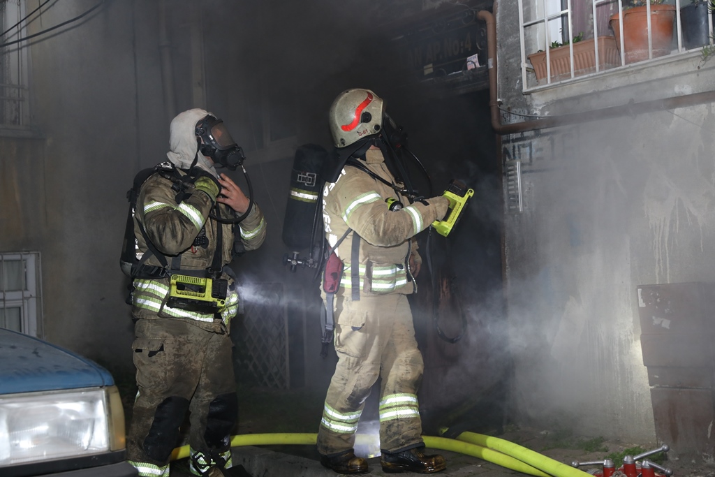 Fatihte bodrumkat yangını - Haberler - İstanbul İtfaiyesi