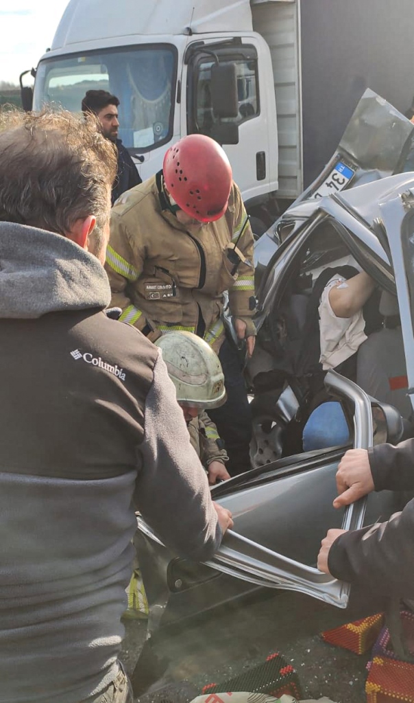 Sarıyerde trafik kazası - Haberler - İstanbul İtfaiyesi