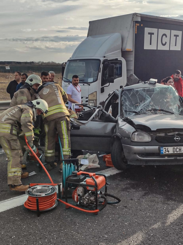 Sarıyerde trafik kazası - Haberler - İstanbul İtfaiyesi