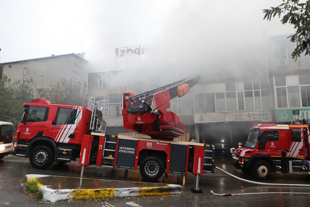 Sultanbeylide iş yeri yangını - Haberler - İstanbul İtfaiyesi