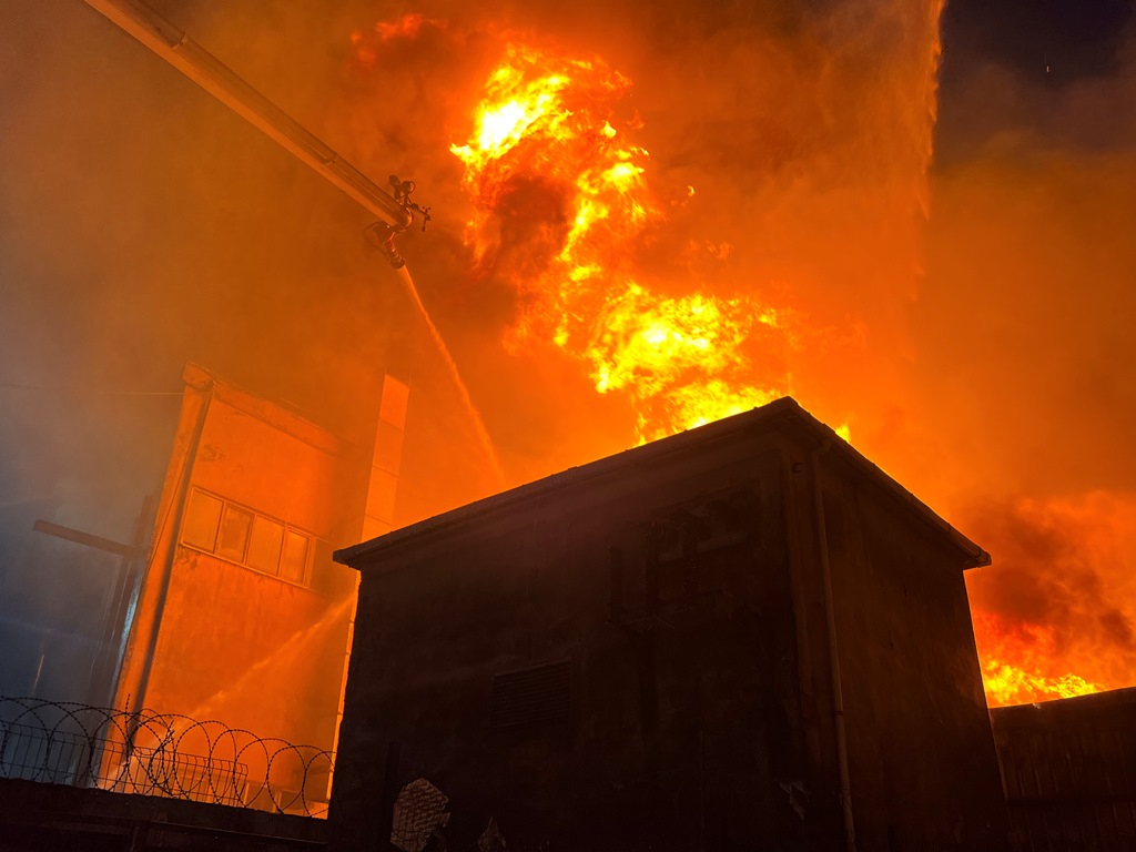 Esenyurtta işyeri yangını - Haberler - İstanbul İtfaiyesi
