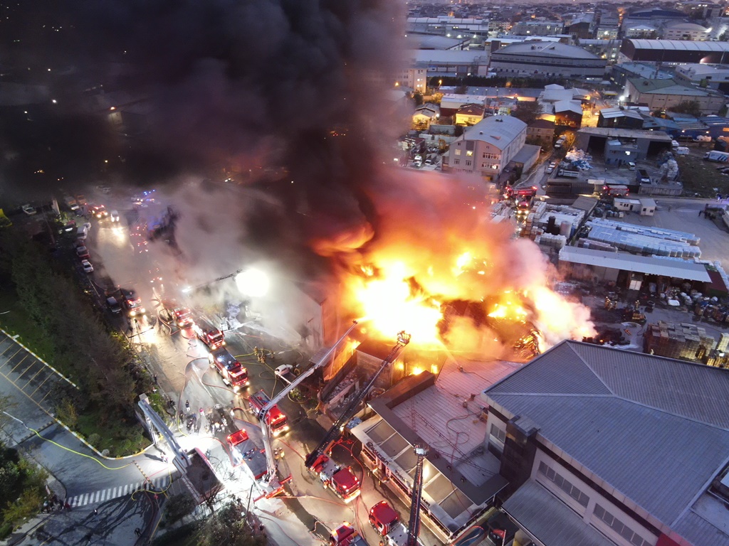 Esenyurtta işyeri yangını - Haberler - İstanbul İtfaiyesi