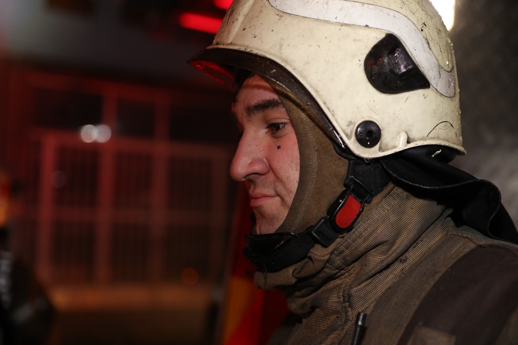 Balatta ahşap bina yangını - Haberler - İstanbul İtfaiyesi