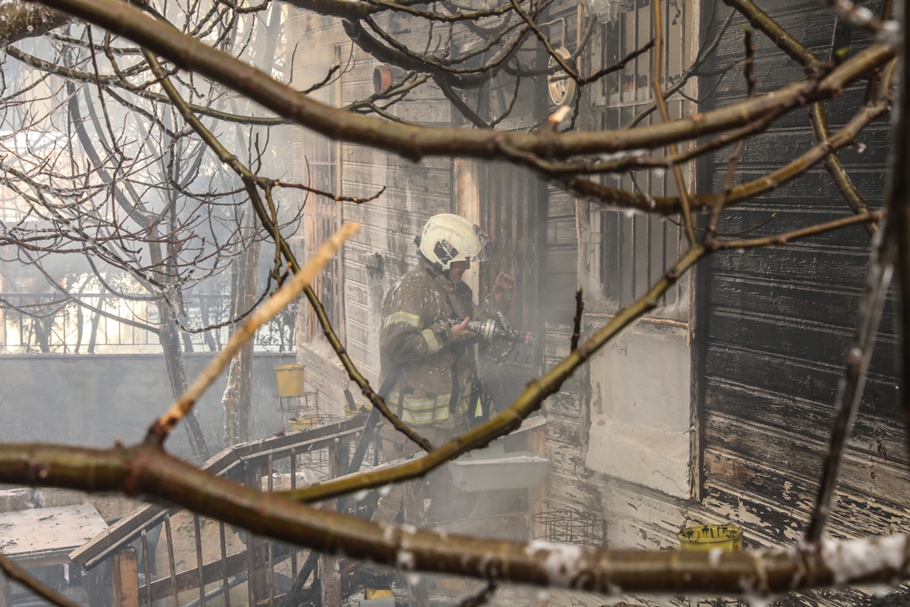 Eyüpsultanda ahşap bina yangını - Haberler - İstanbul İtfaiyesi
