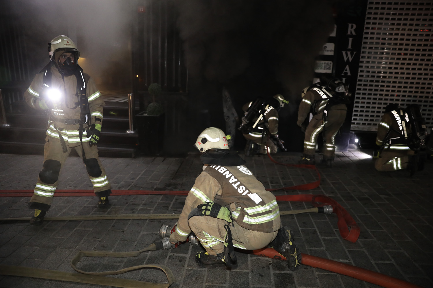 Fatihte otel yangını - Haberler - İstanbul İtfaiyesi