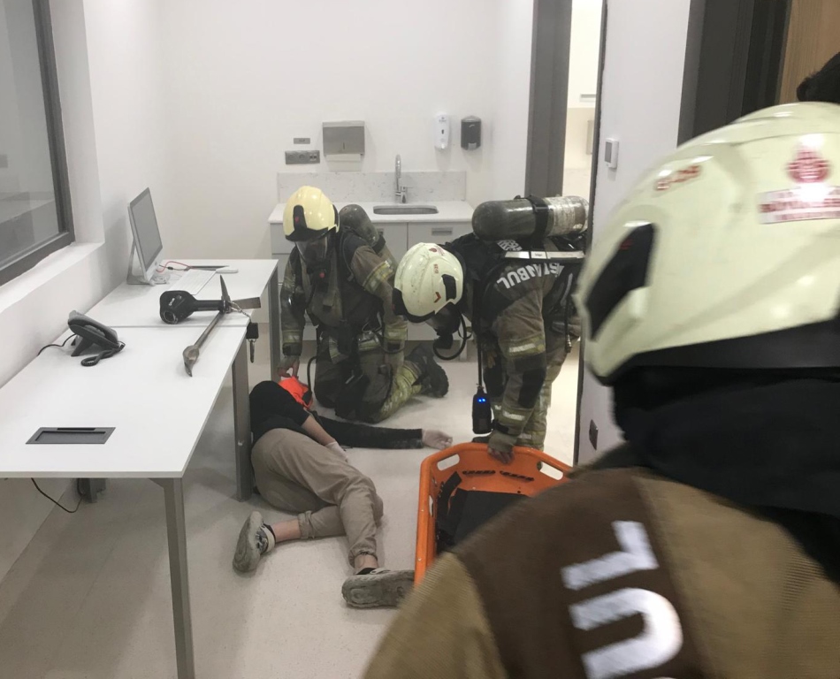 Başakşehir Çam ve Sakura Şehir Hastanesinde yangın tatbikatı gerçekleştirdik - Haberler - İstanbul İtfaiyesi Başakşehir Çam ve Sakura Şehir Hastanesinde yangın tatbikatı gerçekleştirdik - Haberler - İstanbul İtfaiyesi